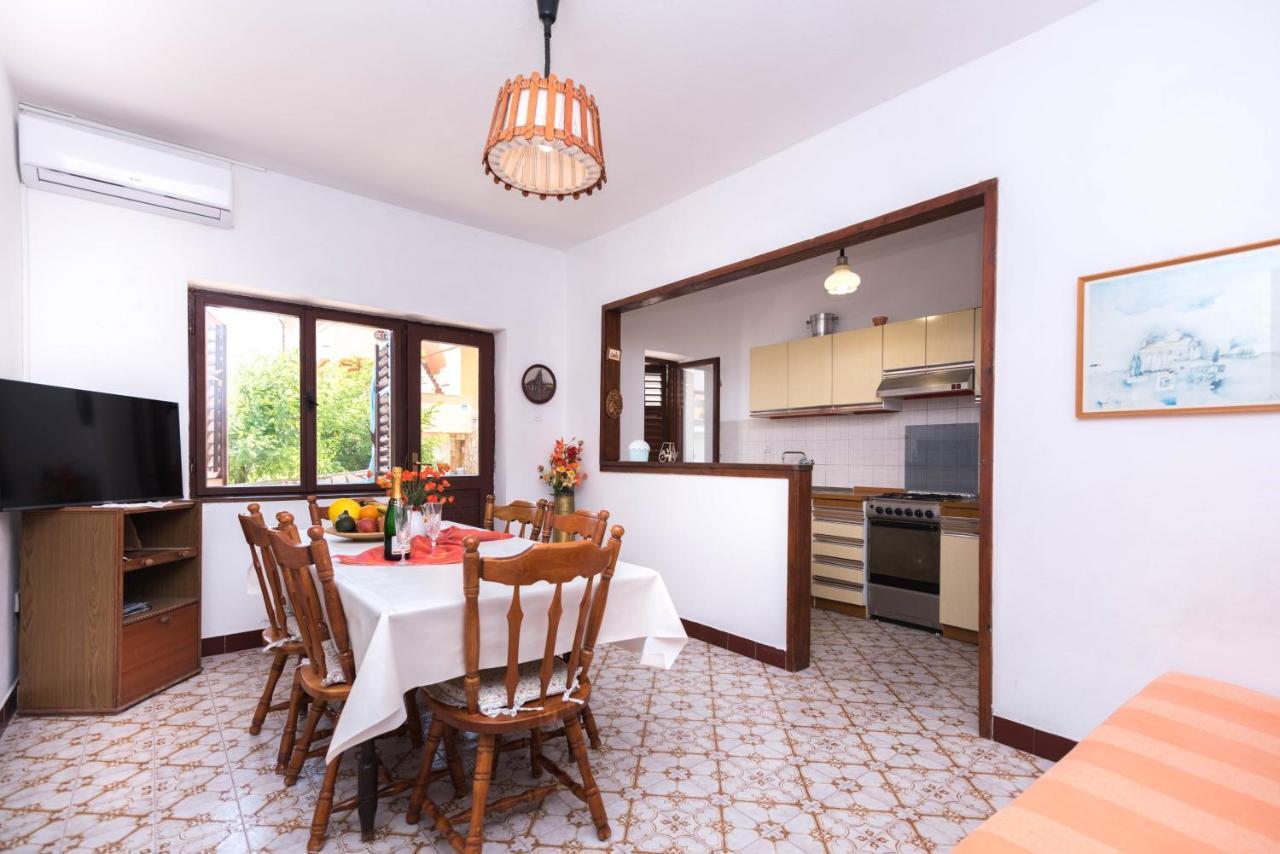 Apartments Salis Паг Екстер'єр фото